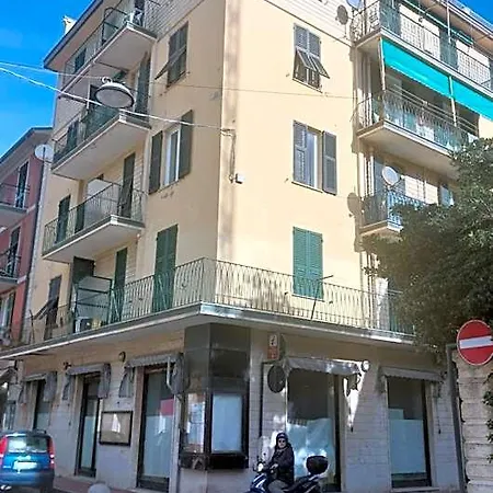 فندق Mistral House ليفانتو